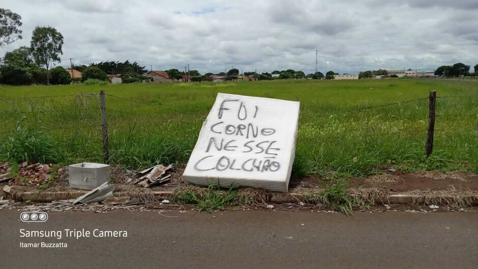 Colchão abandonado 