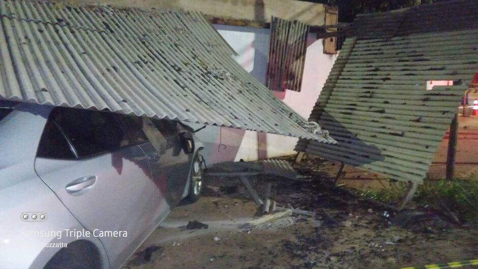 A moto ficou completamente destruída