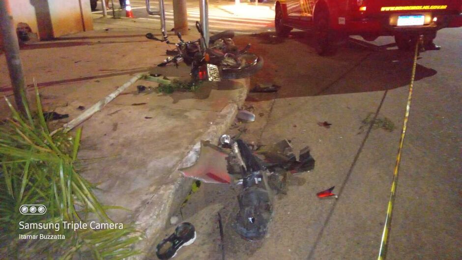 A moto ficou completamente destruída