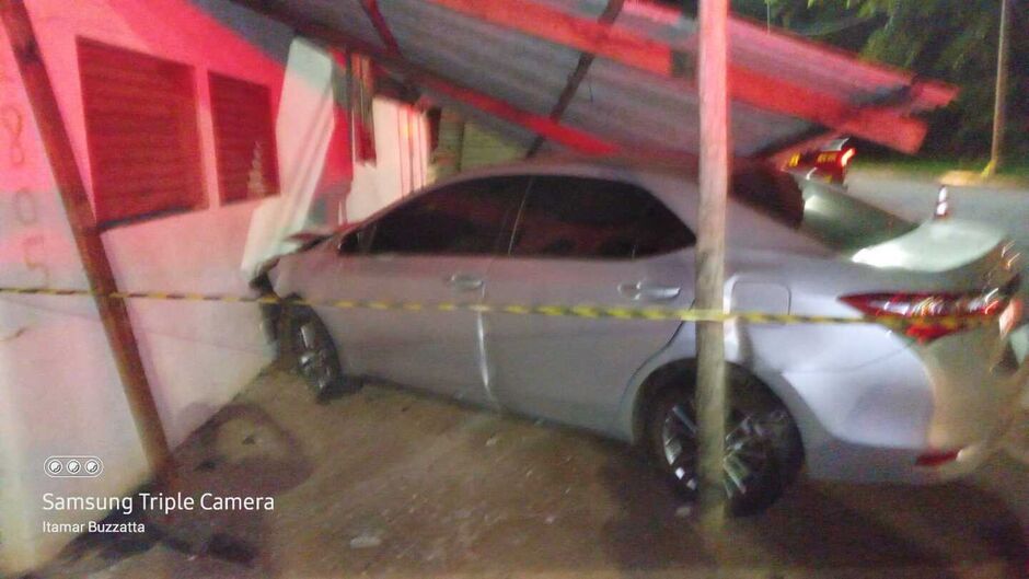 A moto ficou completamente destruída