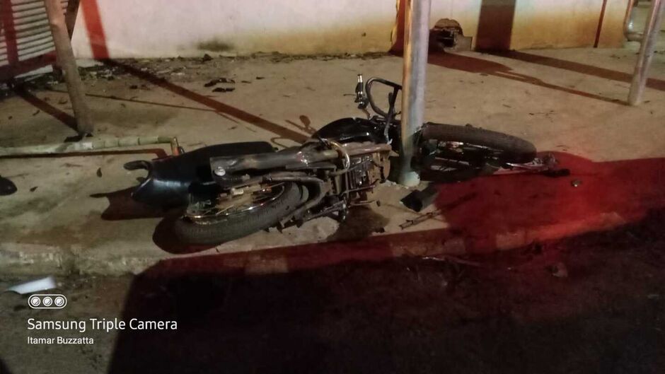 A moto ficou completamente destruída