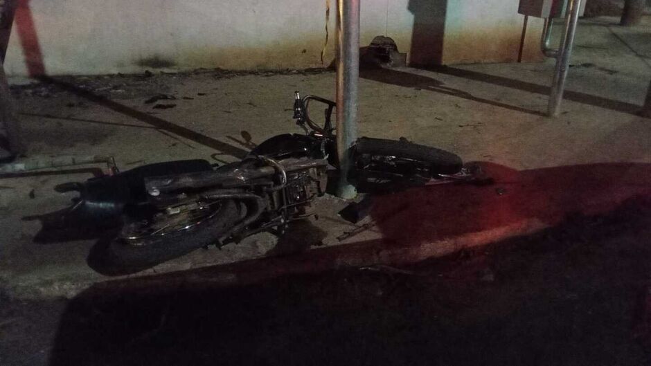 A moto ficou completamente destruída