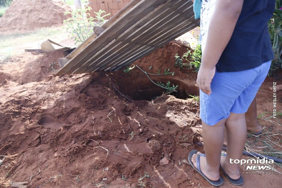 Buraco onde o menino caiu