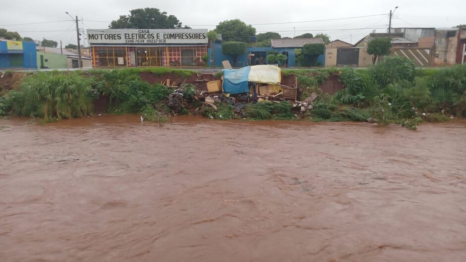 Prefeita não se manifestou pessoalmente sobre chuva 