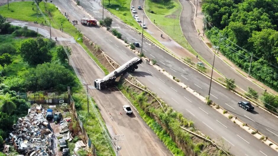 Motorista tem 50 anos e diz que manobrou sem freios 