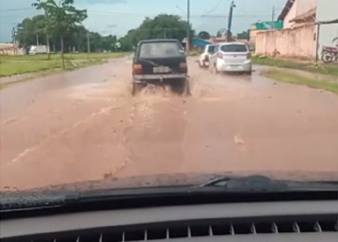 Chuva alaga via quase inaugurada no Carioca 