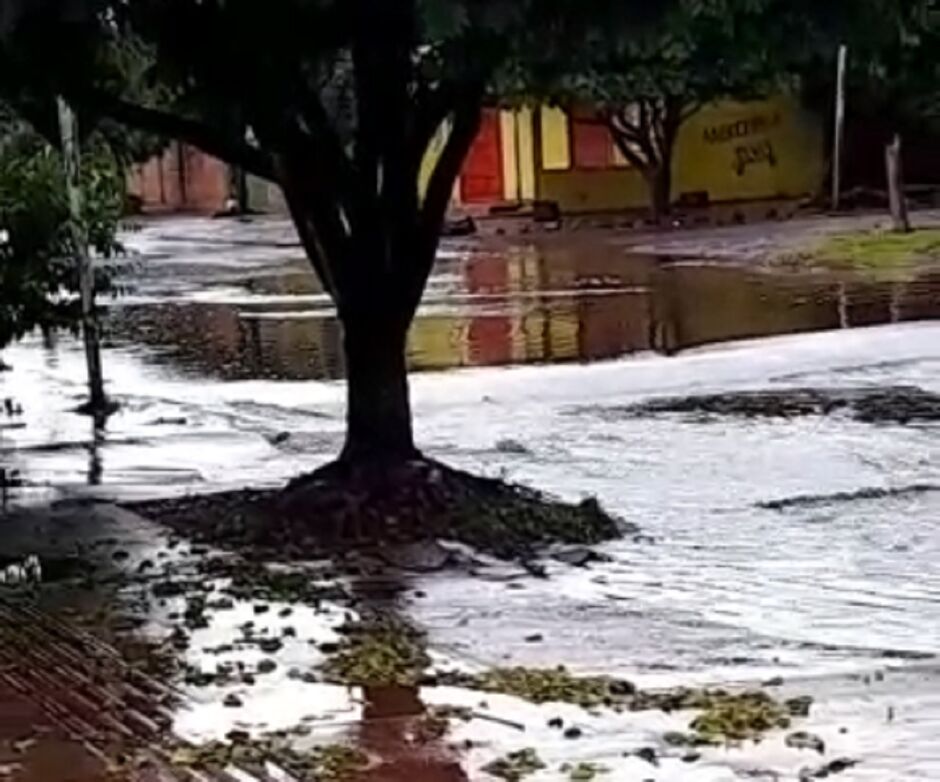 Chuva alaga cruzamento no Los Angeles 