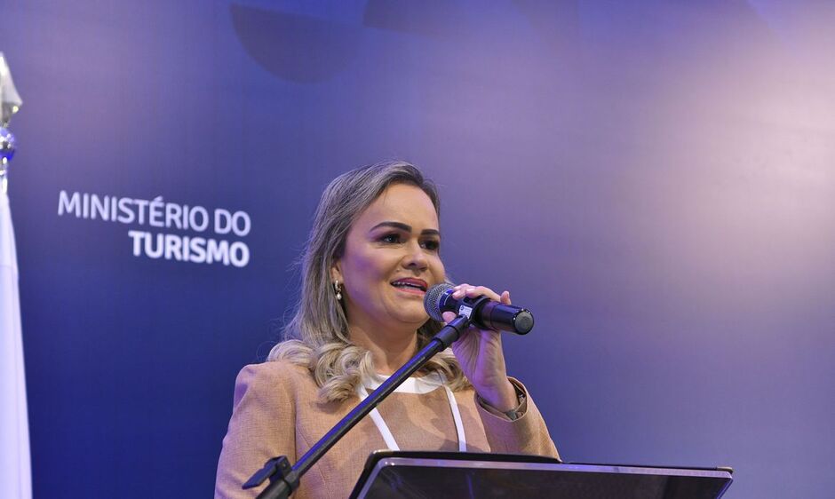 Ministra já acenou para a redução do preço das passagens aéreas, que considera 'exorbitantes'