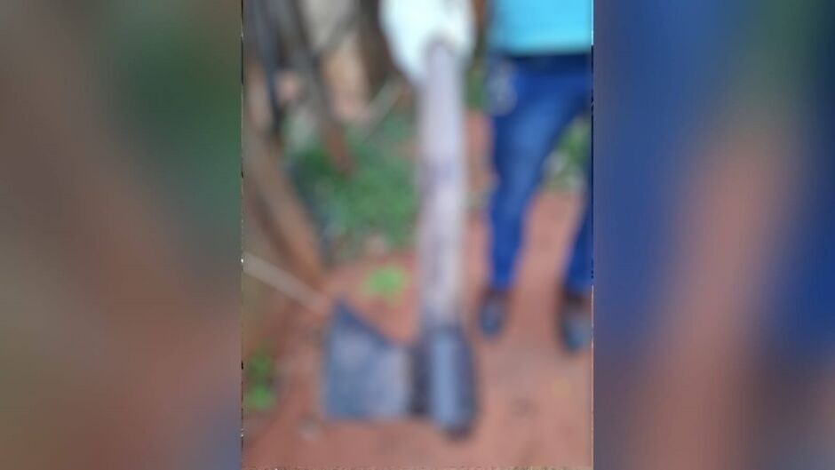 Mulher ameaçou tia do ex com um machado