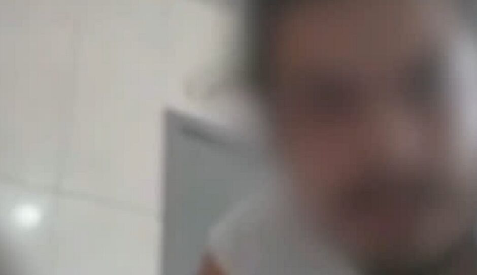 Padrasto impediu menor de agredir a mãe 