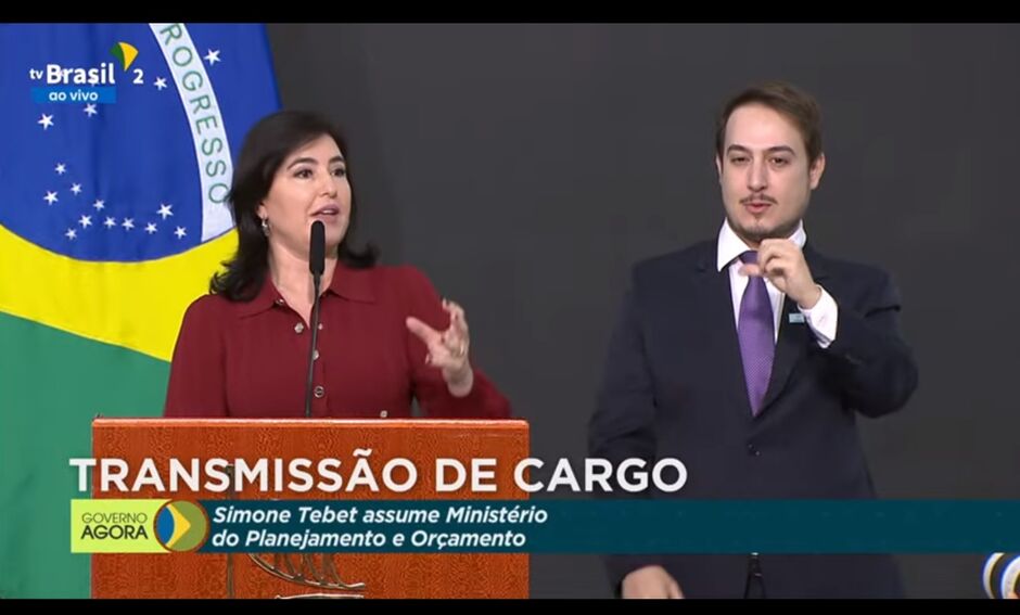 Ministra do Planejamento toma posse no governo