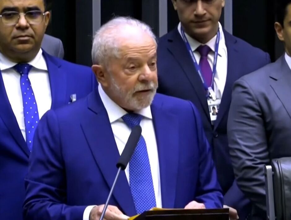 Lula assume presidência pela terceira vez, com mensagem de esperança