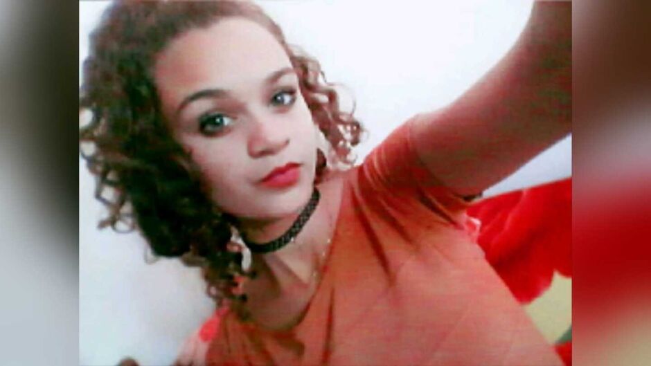 "Estamos procurando feito loucos", diz irmão da adolescente