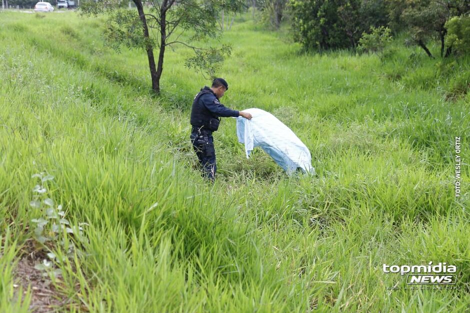 A vítima morreu na mata ao lado da BR-262