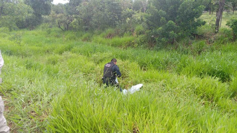 A vítima morreu na mata ao lado da BR-262