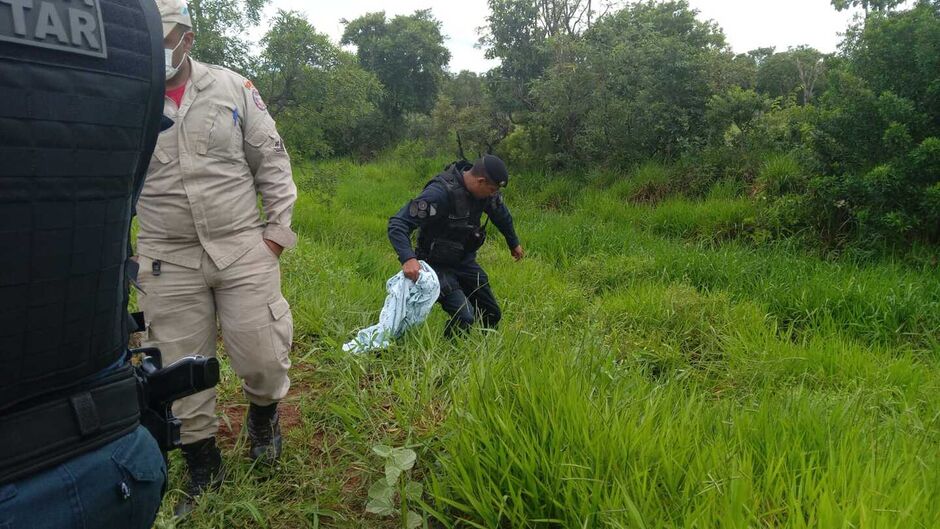 A vítima morreu na mata ao lado da BR-262