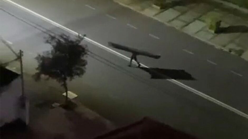 Usuários furtando telhado 
