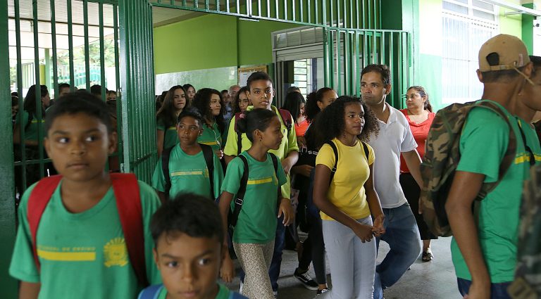 Alunos da rede estadual iniciam ensino hoje