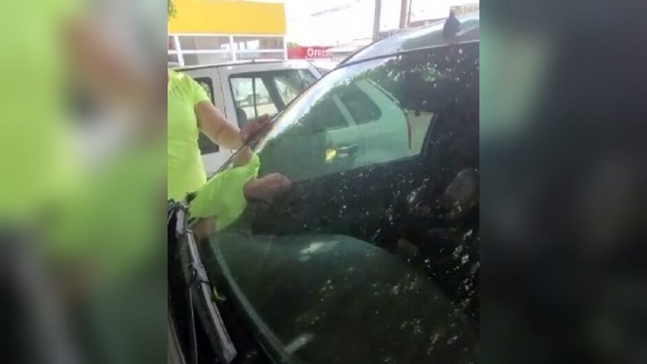 Criança passou apuros em estacionamento 
