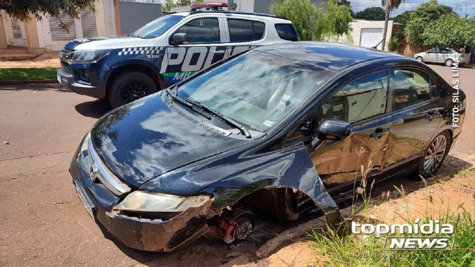 Bandido fugiu de carro e depois a pé 