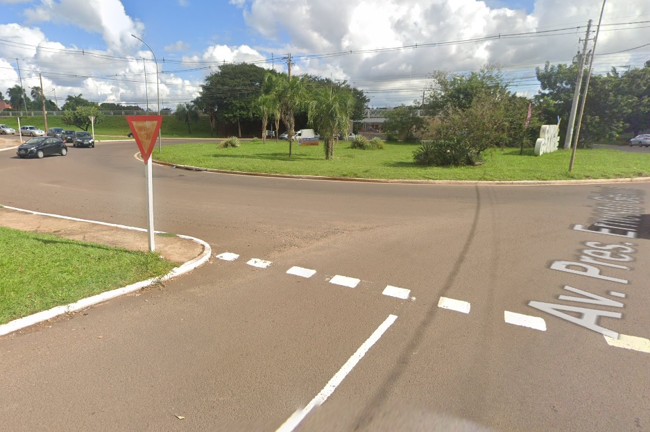 Rotatória da Euler com Ernesto Geisel onde aconteceu o atropelamento