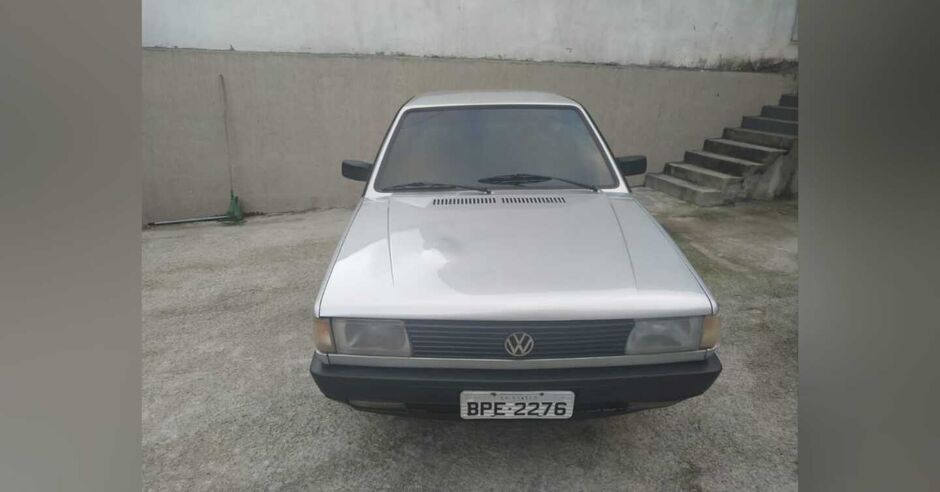 Carro modelo antigo foi achado no Piratininga 