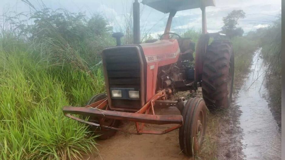 Polícia recuperou trator roubado, mas cabeças de gado ainda não foram encontradas