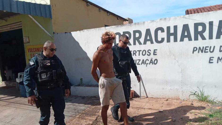O suspeito foi levado para a Delegacia de Polícia Civil 