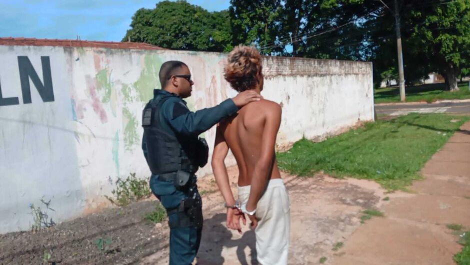 O suspeito foi levado para a Delegacia de Polícia Civil 