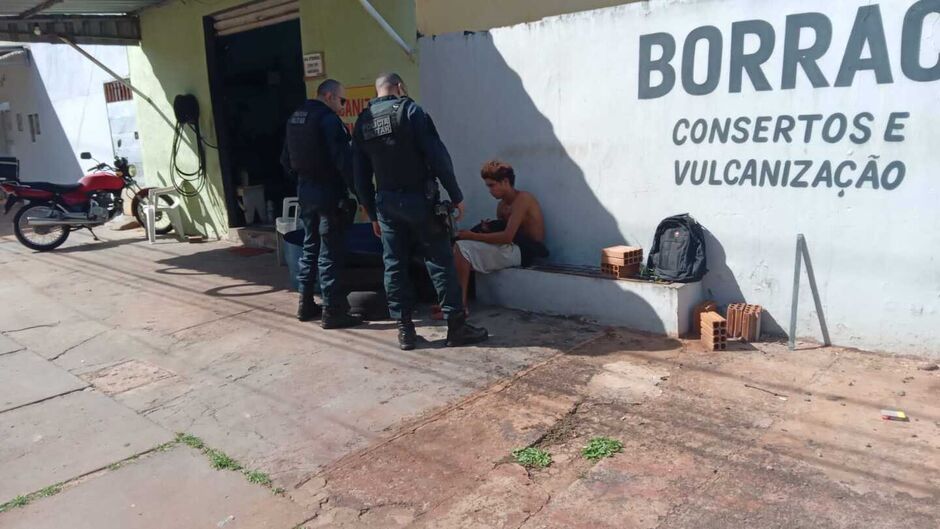 O suspeito foi levado para a Delegacia de Polícia Civil 