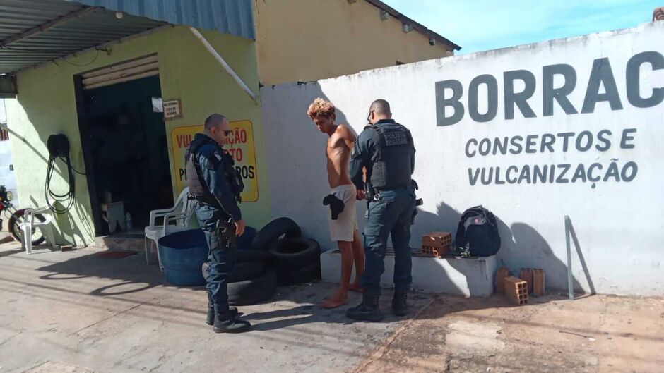 O suspeito foi levado para a Delegacia de Polícia Civil 