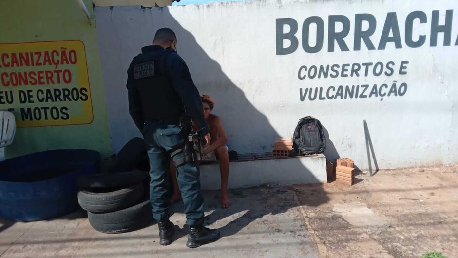 O suspeito foi levado para a Delegacia de Polícia Civil 
