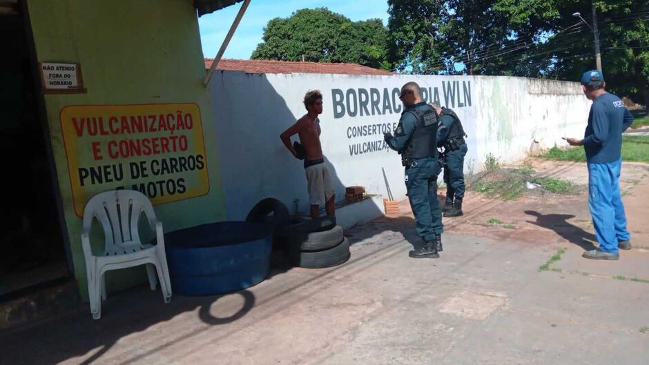 O suspeito foi levado para a Delegacia de Polícia Civil 
