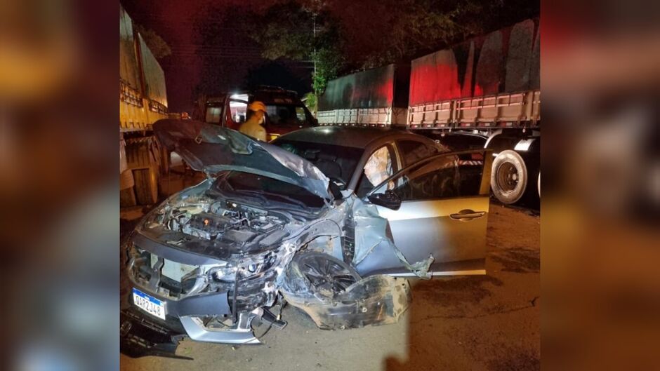 Apesar do veículo destruído, vítima foi socorrida consciente