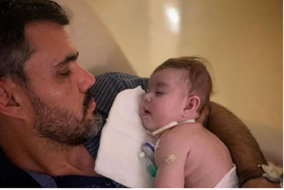 Filha caçula de ator foi internada