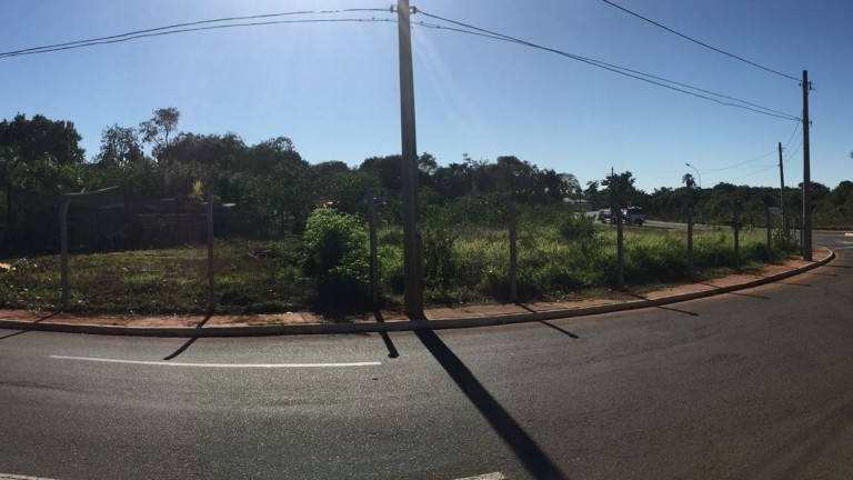 Área de Preservação Permanente (APP) do córrego Bandeira já cercada pela prefeitura