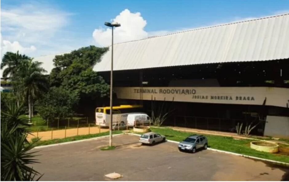 Homem deixou criança para se encontrar com grupo e praticar sexo