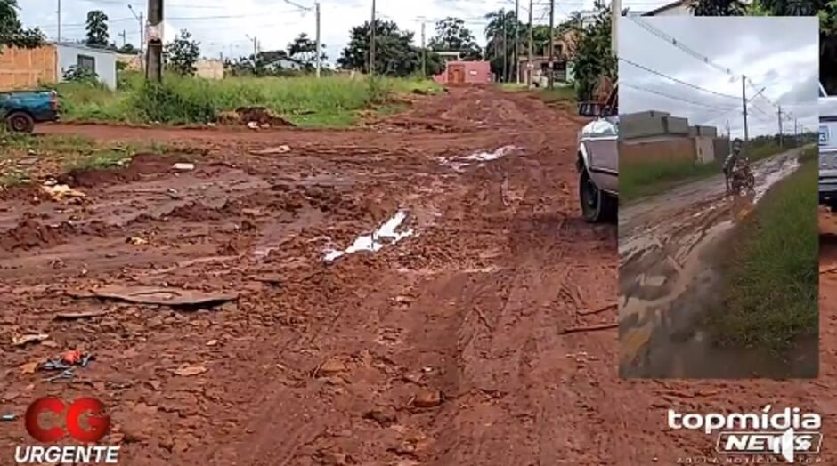 Lamaçal faz carros atolarem no Rancho Alegre 