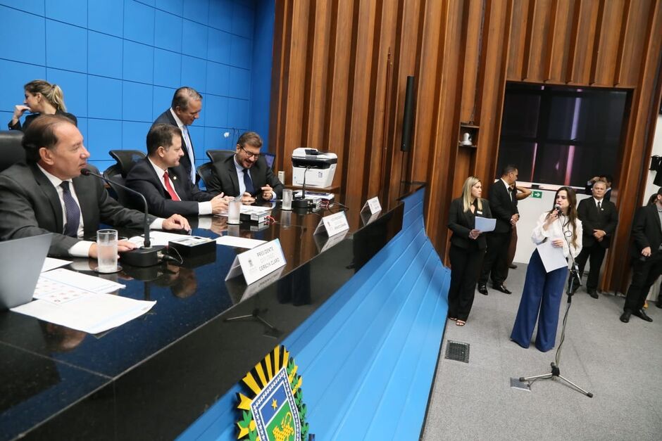 Pedido foi direcionado ao secretário de Educação e governador 