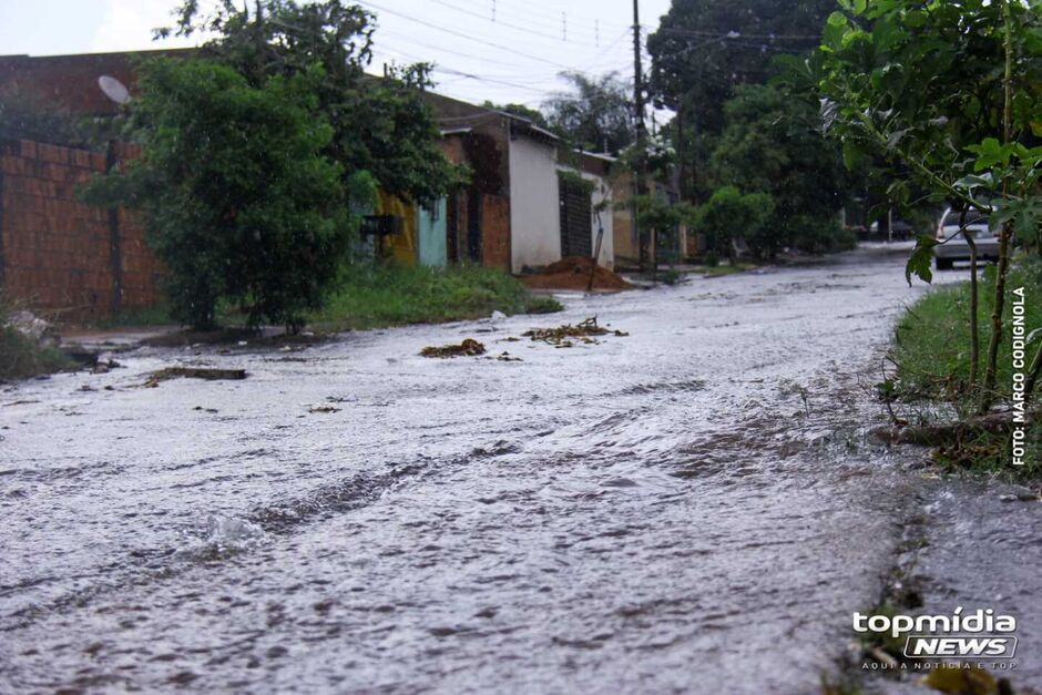 Chuvarada d&aacute; uma pausa no 'calor&atilde;o' de Campo Grande 