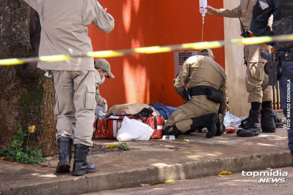 Vítima foi atendida ainda no local pelo Corpo de Bombeiros antes de ser levado para a Santa Casa