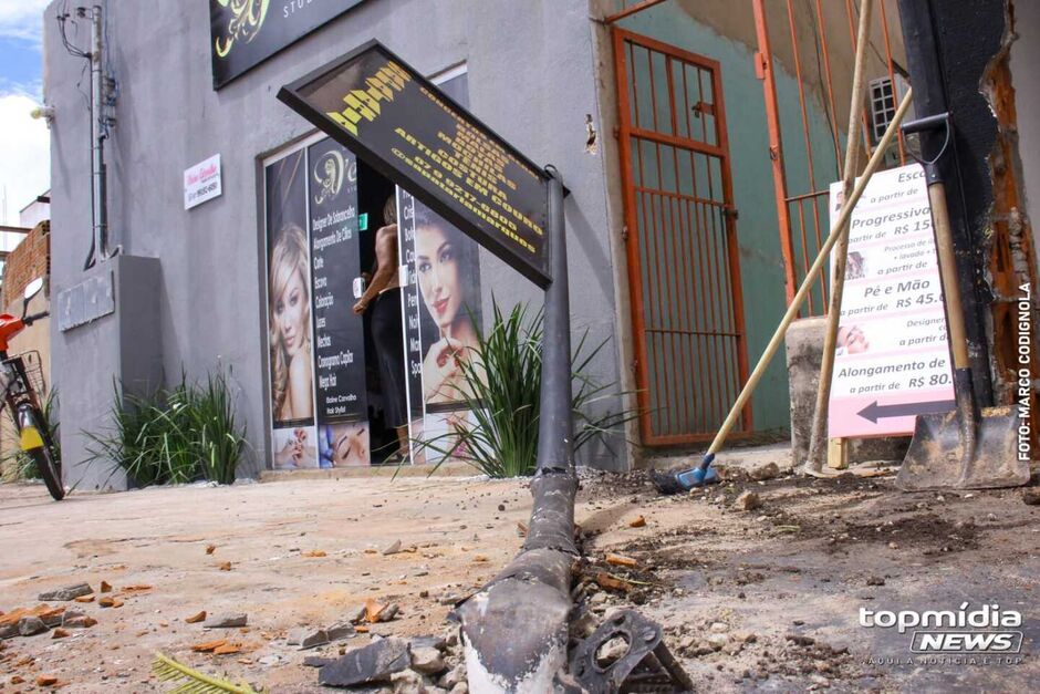 Parede da sapataria ficou destruída