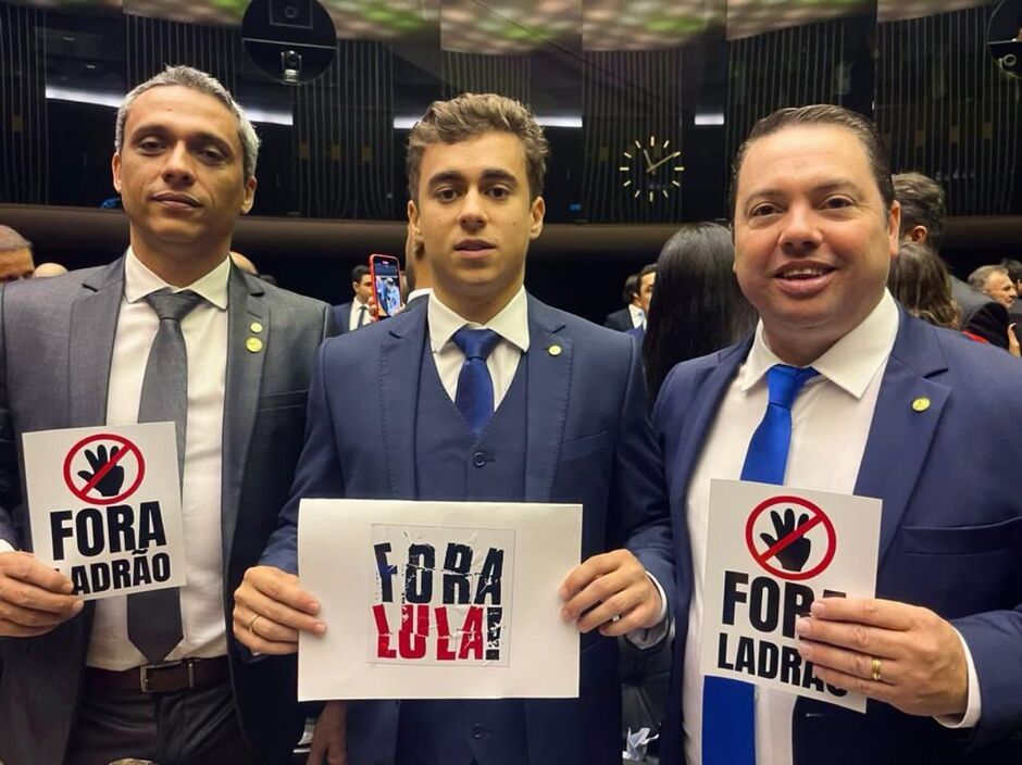 "Gordinho do Bolsonaro" se juntou a "Nikolas chupetinha" na Câmara