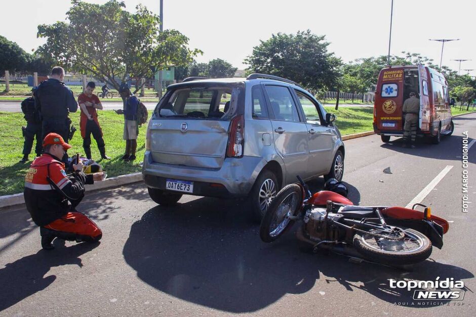 O motociclista foi socorrido pelo Corpo de Bombeiros 
