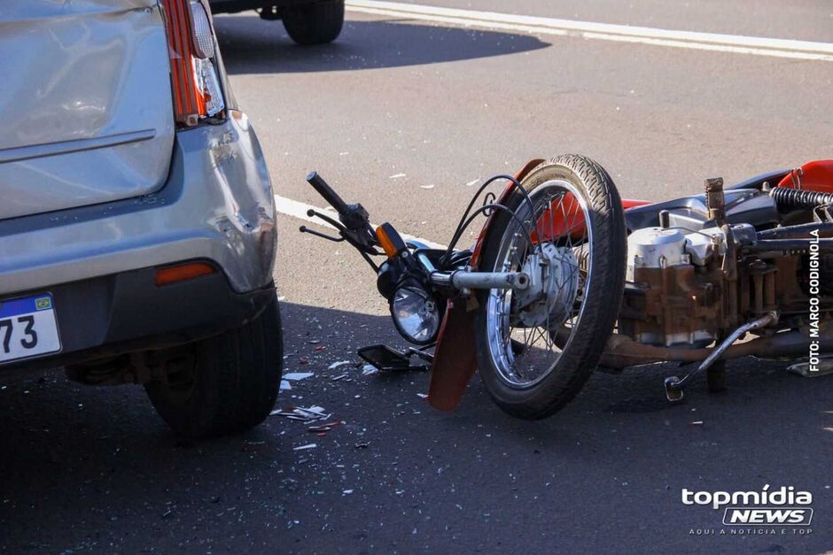 O motociclista foi socorrido pelo Corpo de Bombeiros 