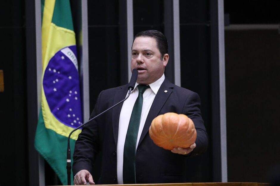 Deputado diz que quem come abóbora é porco