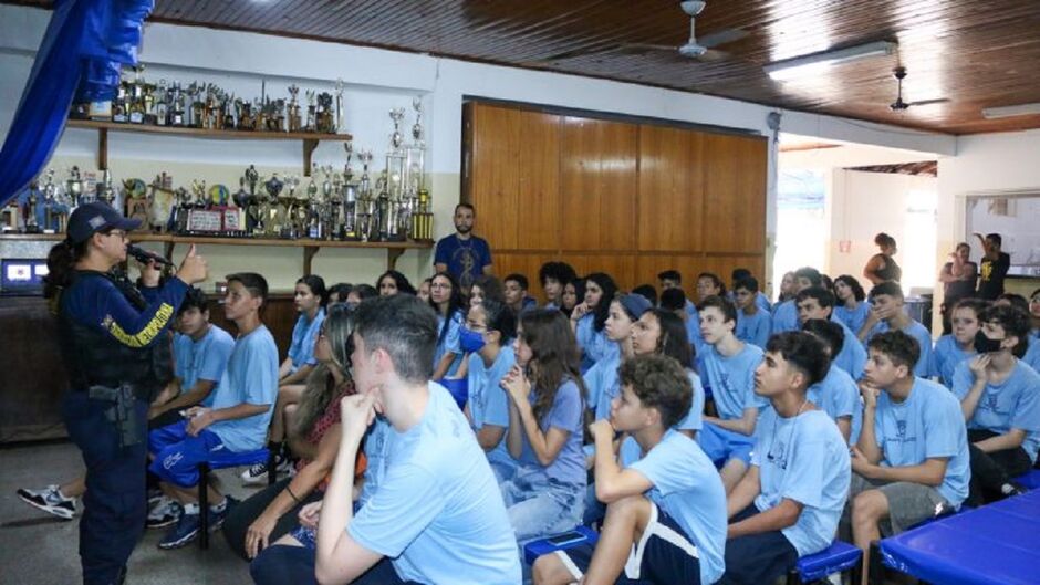 Alunos recebem palestras sobre bullying e violência 