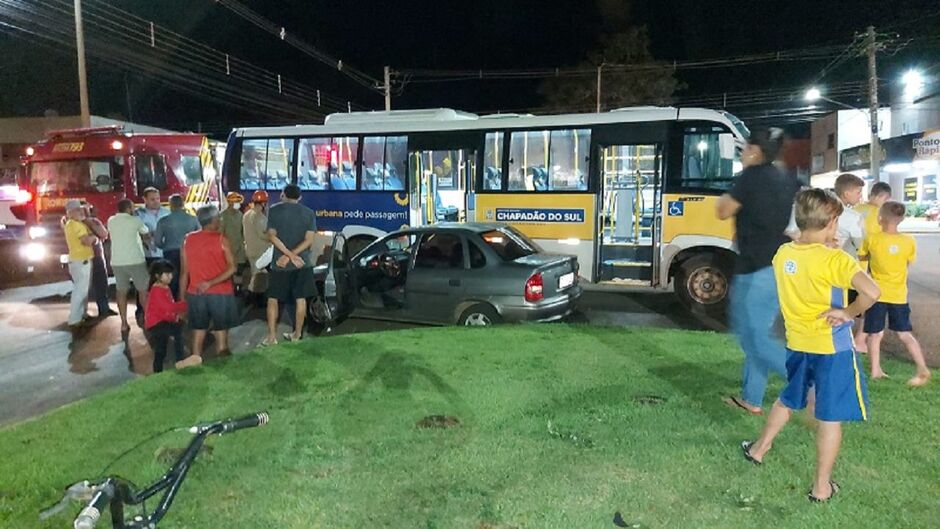 Batida envolveu fam&iacute;lia em carro 
