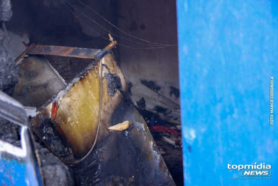 Família perdeu praticamente tudo no incêndio