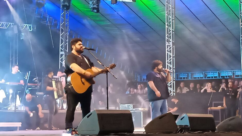 Dupla subiu ao palco enaltecendo Campo Grande e MS